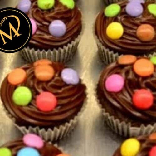 Schokoladen Cupcake mit Smarties - Rezept Marcel Paa