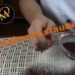 Kakaopulver & Puderzucker stauben